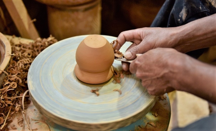 Xishuangbanna-Dai-Ethnic-Slow-wheel-Pottery-Making-Experience