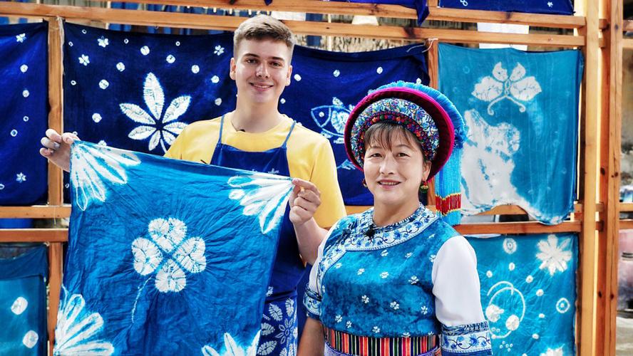 Bai-Ethnic-Batik-Making-Experience