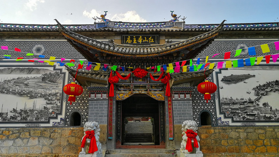 Dali-Bai-Ethnic-Benzhu-Temple-Visit-Multi-Religious-Belief-Exploration-Experience