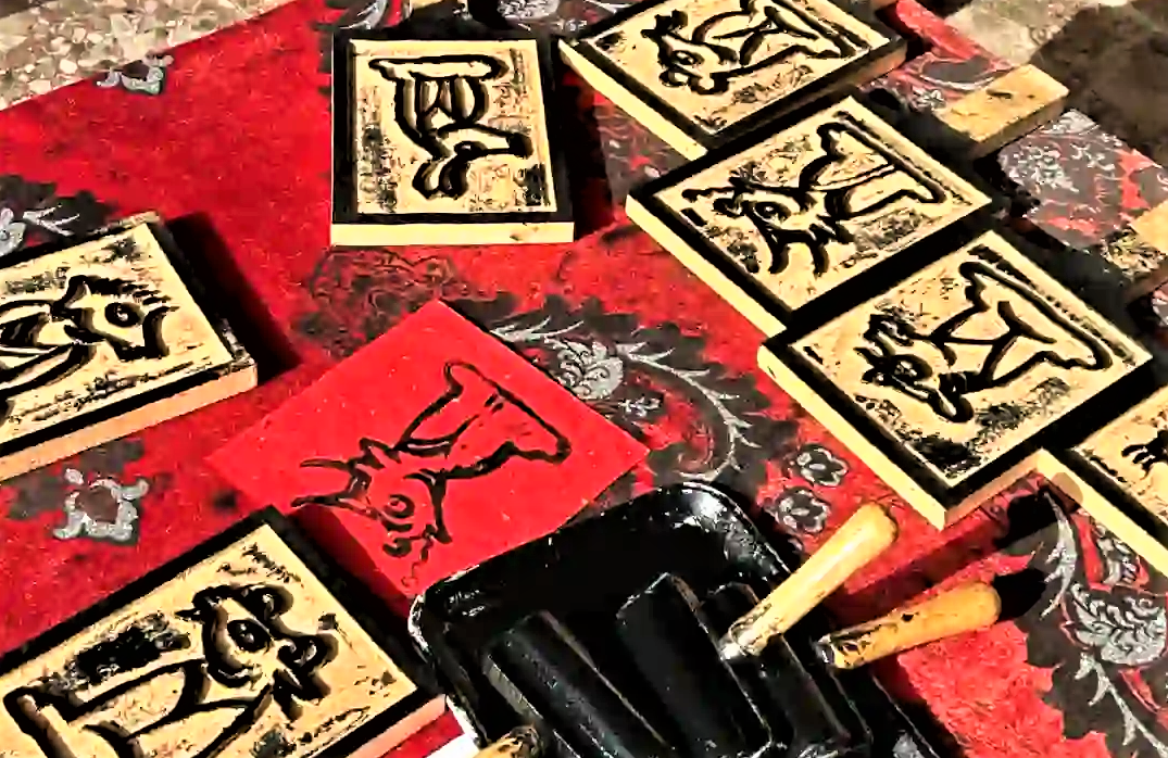 Lijiang-12-Zodiac-Dongba-Painting-Rubbing-Framing-Experience-01 Lijiang-12-Zodiac-Dongba-Painting-Rubbing-Framing-Experience-01