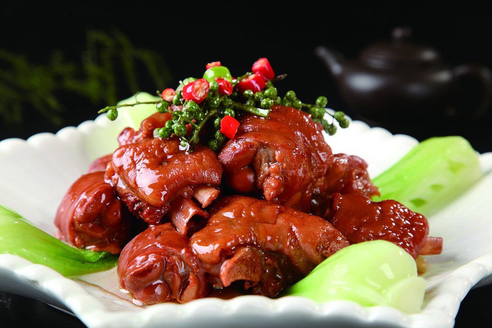 Qingyan-Ancient-Town-Signature-Braised-Pig-Trotter-Tasting-Experience-01 Qingyan-Ancient-Town-Signature-Braised-Pig-Trotter-Tasting-Experience-01