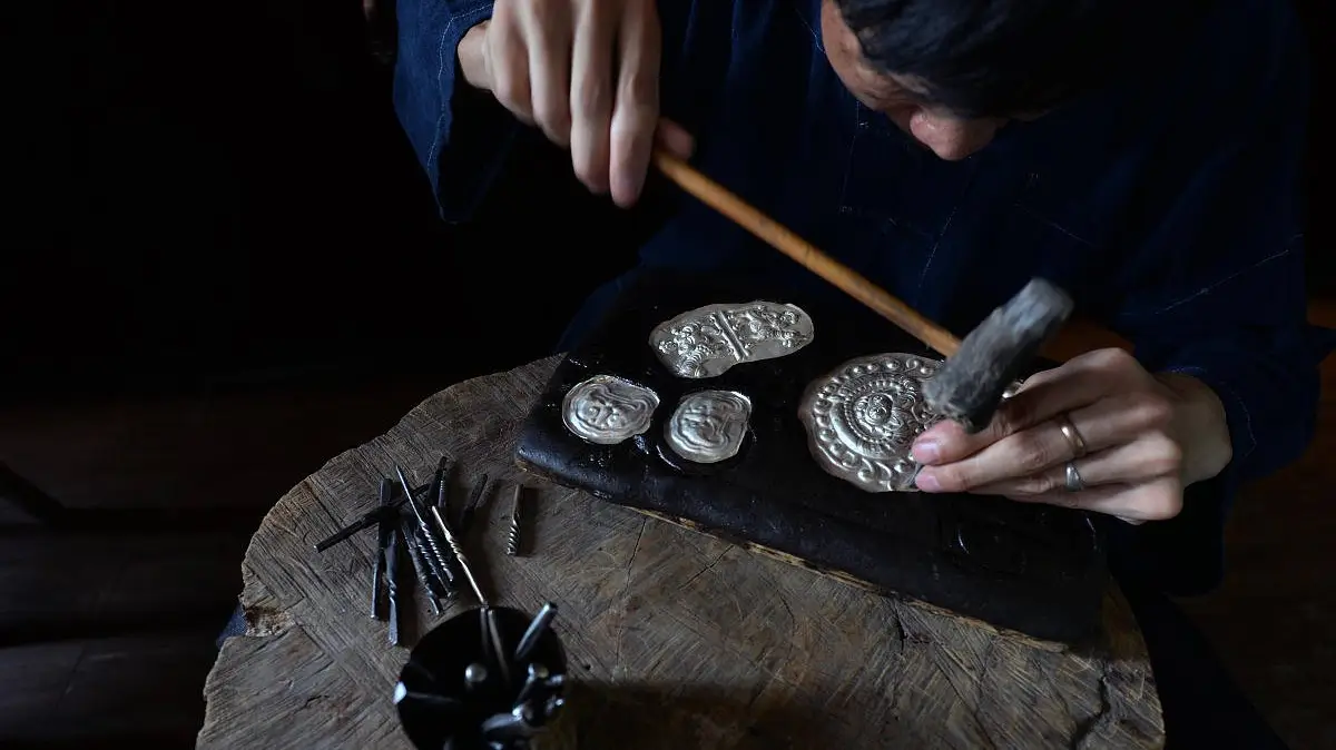 Zhangjiajie-Miao-Silver-Micro-carving-Forging-Experience Zhangjiajie-Miao-Silver-Micro-carving-Forging-Experience