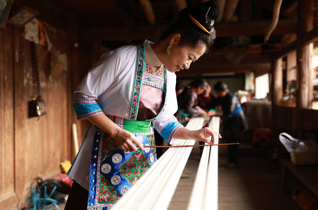 Zhanli-Dong-Village-Traditional-Dong-Cloth-Weaving-Experience Zhanli-Dong-Village-Traditional-Dong-Cloth-Weaving-Experience