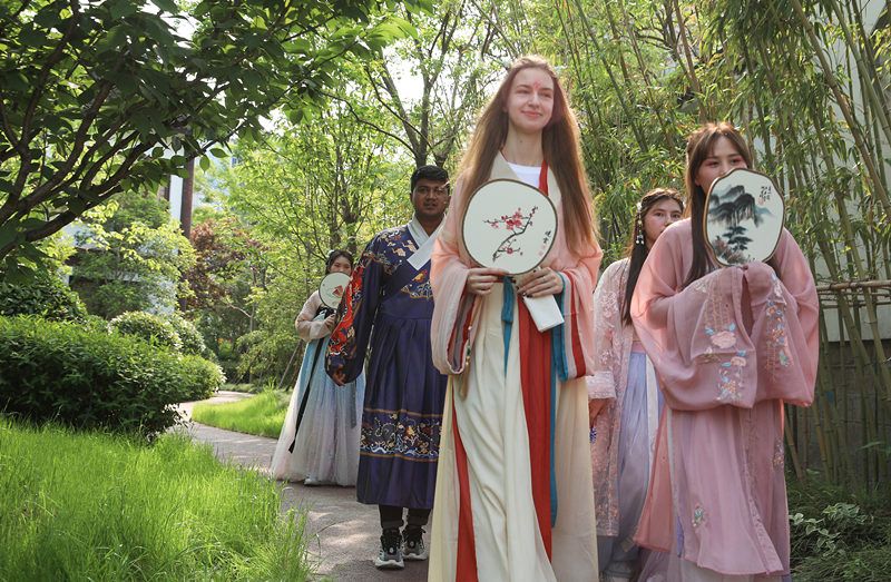 Tang-Dynasty-Costume-Photoshoot-in-Xian Tang-Dynasty-Costume-Photoshoot-in-Xian