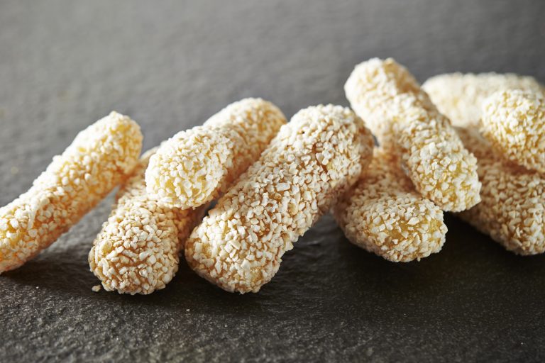 Qingyan-Ancient-Town-Rose-Candy-Ancient-Method-Boiling-Experience-01 Qingyan-Ancient-Town-Rose-Candy-Ancient-Method-Boiling-Experience-01