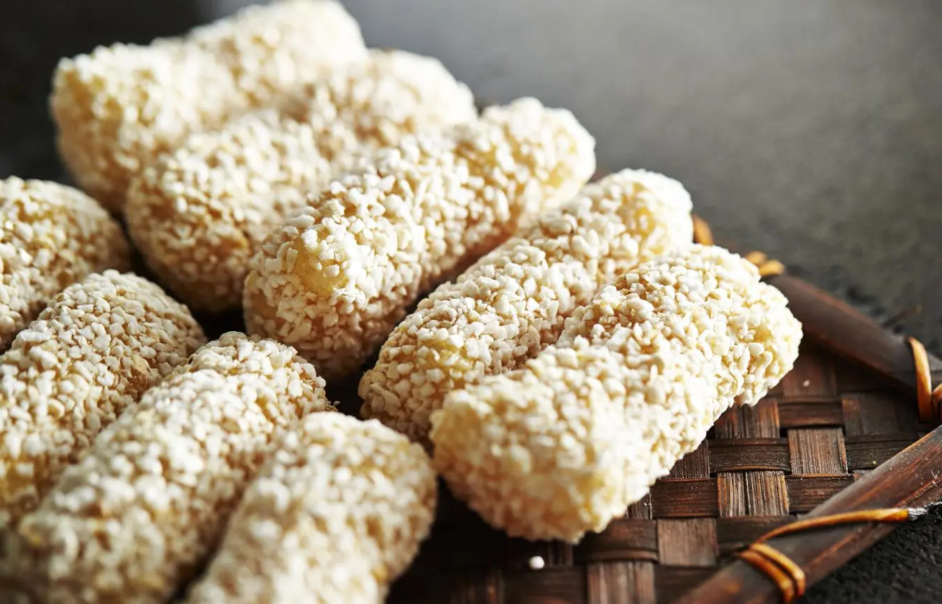 Qingyan-Ancient-Town-Rose-Candy-Ancient-Method-Boiling-Experience Qingyan-Ancient-Town-Rose-Candy-Ancient-Method-Boiling-Experience