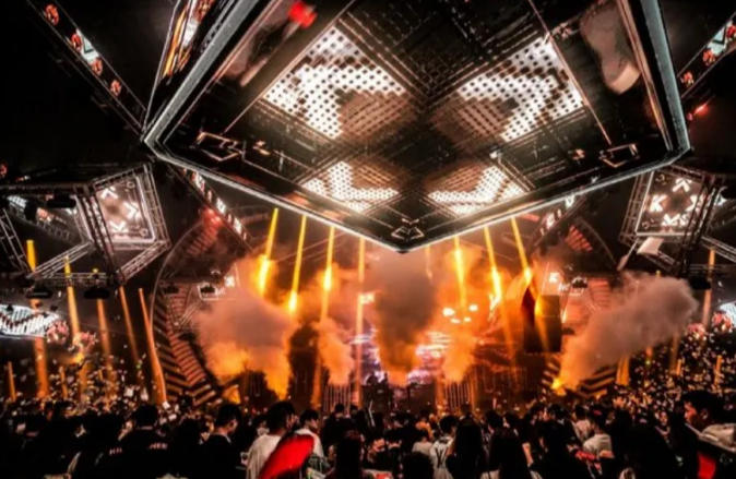 PLAY-HOUSE PLAY-HOUSE